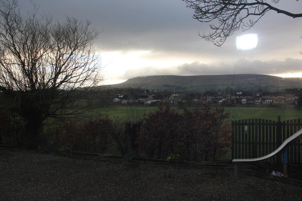 Fifty One And A Half Boutique B&B Clitheroe Esterno foto