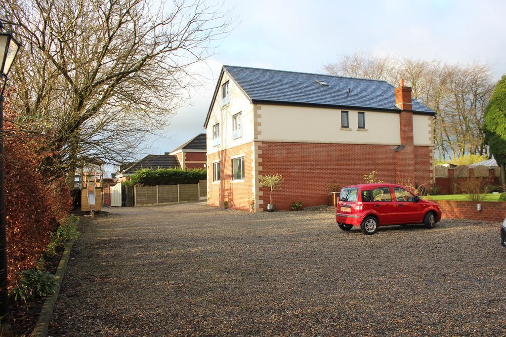 Fifty One And A Half Boutique B&B Clitheroe Esterno foto